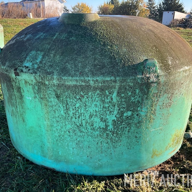 Green 1,100 Gallon Poly Tank