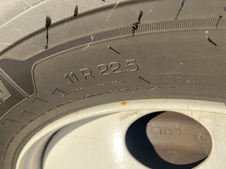 2002-freightliner-fl80-image-16