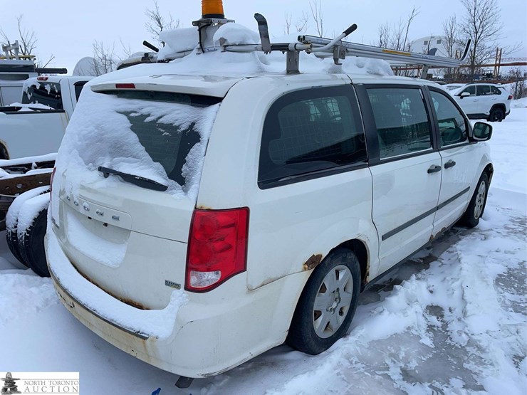 2011-dodge-grand-caravan-image-4