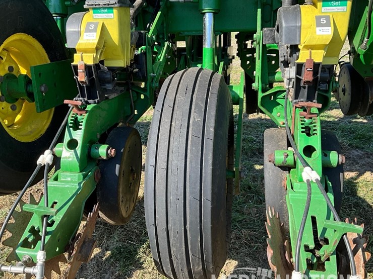 john-deere-1790-image-17