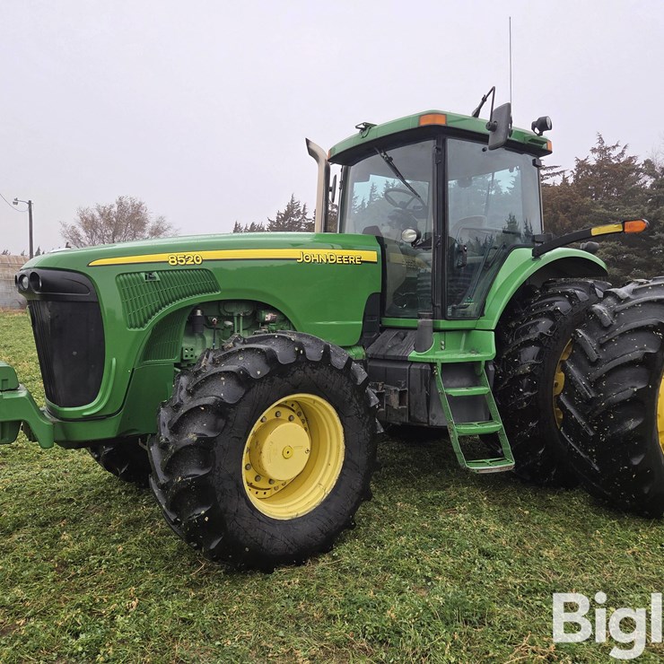 2002 JOHN DEERE 8520