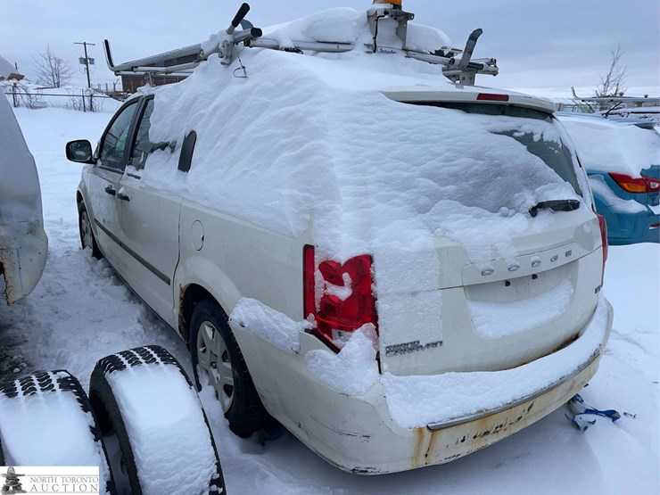 2011-dodge-grand-caravan-image-2