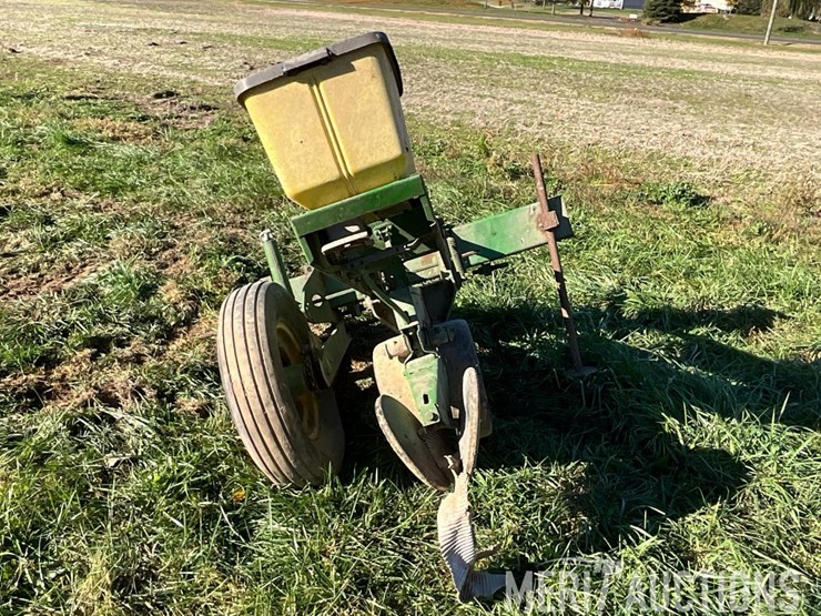 single-row-john-deere-planter-image-5