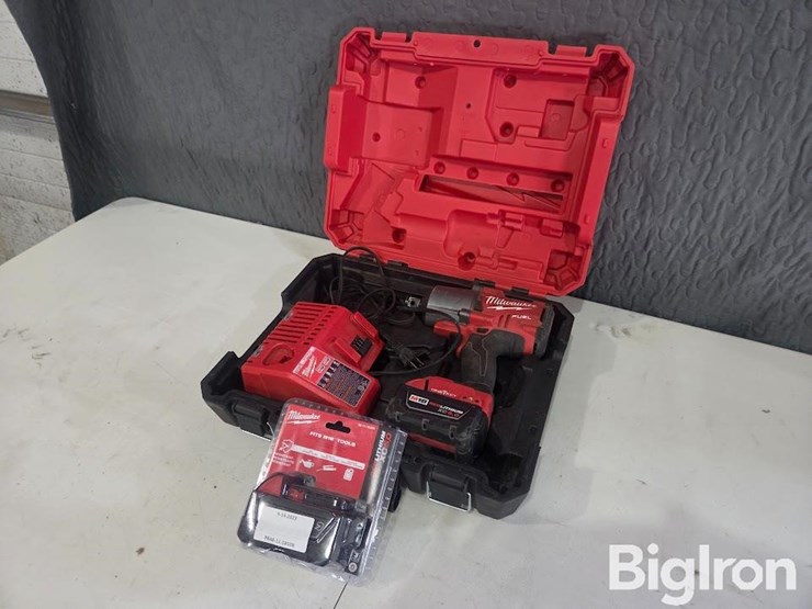 milwaukee-3/4"-square-ring-impact-wrench-image-1