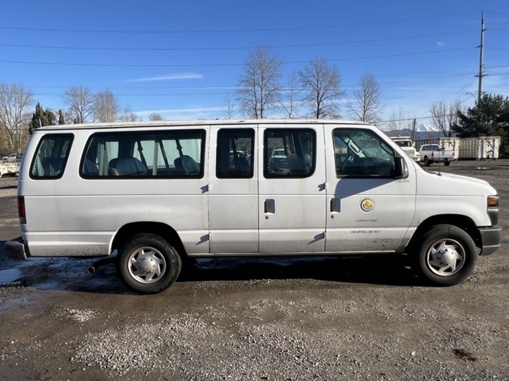 2011-ford-e350-image-3