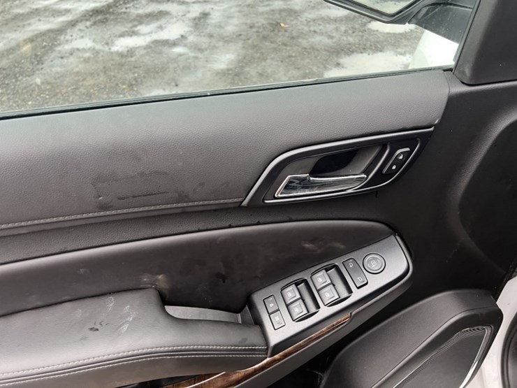 2017-chevrolet-tahoe-image-26