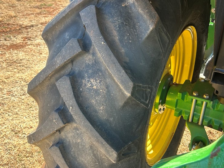 2020-john-deere-5100e-image-9