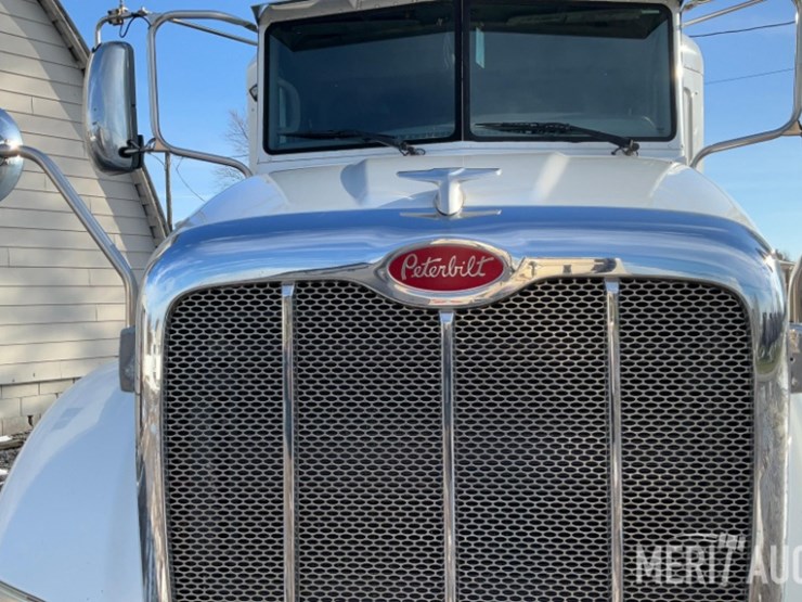 2012-peterbilt-384-image-9