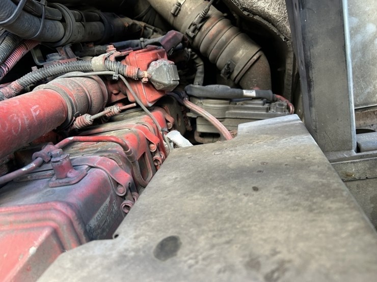 2012-peterbilt-320-image-38