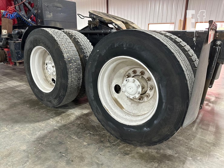 2012-mack-granite-gu713-image-32