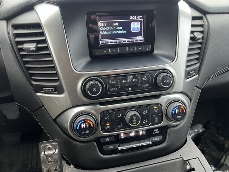 2017-chevrolet-tahoe-image-30