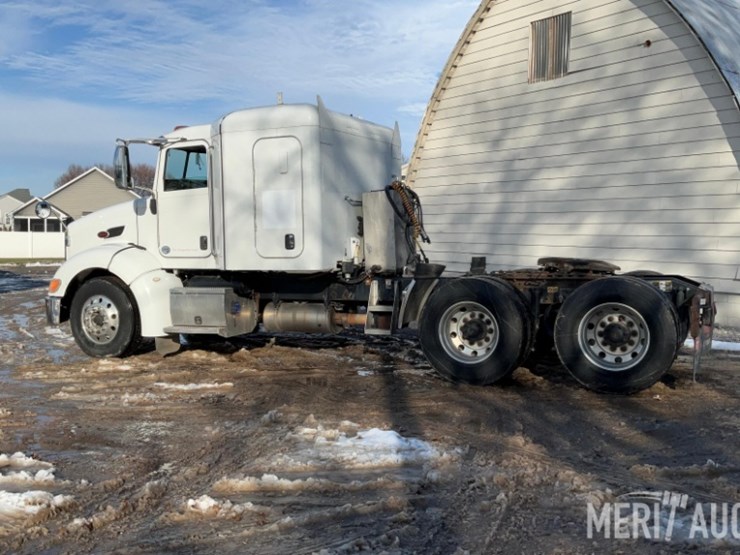 2012-peterbilt-384-image-3