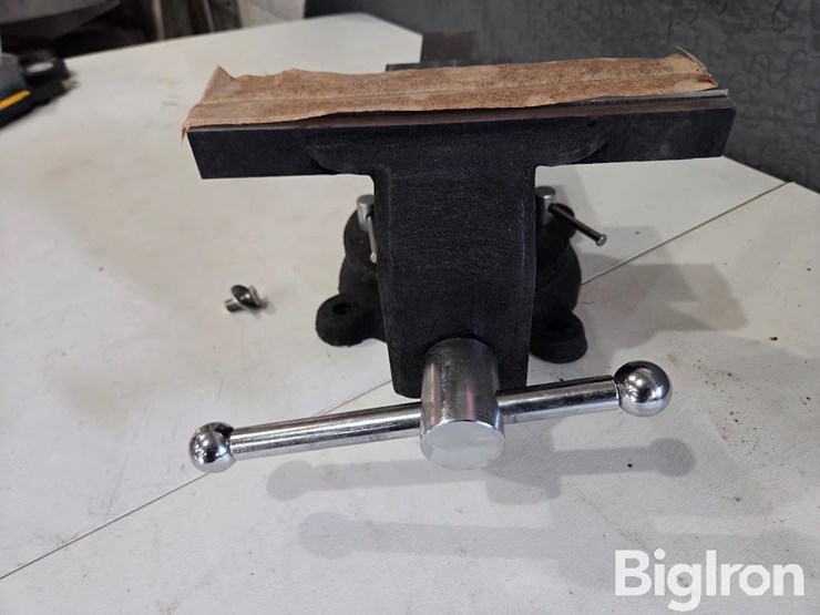 viper-bench-vise-image-6