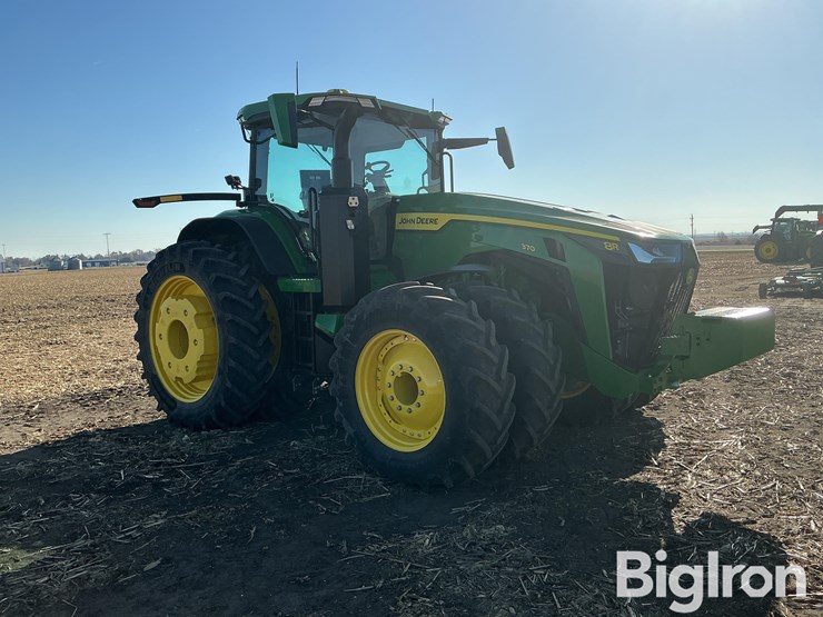 2024-john-deere-8r-370-image-3