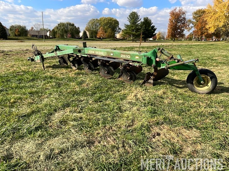 john-deere-2810-image-7