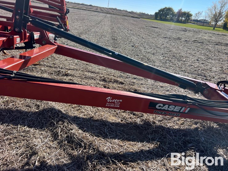 2014-case-ih-200-image-12