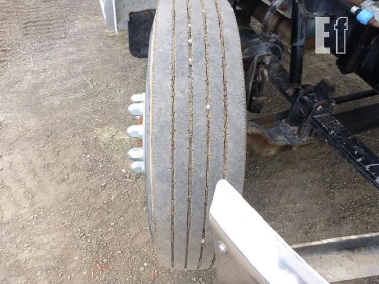 2000-peterbilt-330-image-26