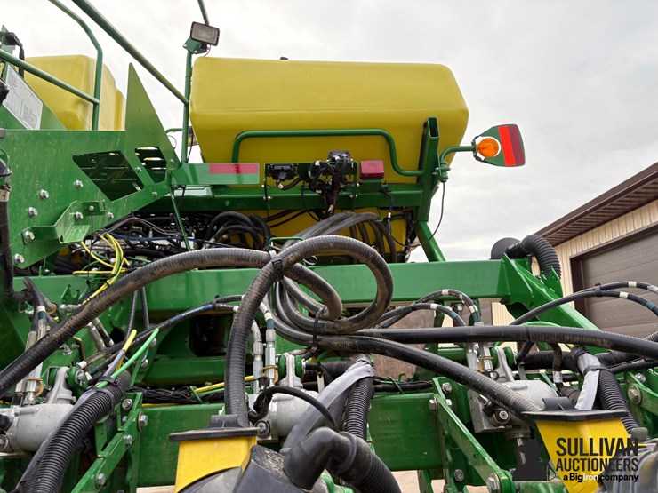 2019-john-deere-1795-image-16