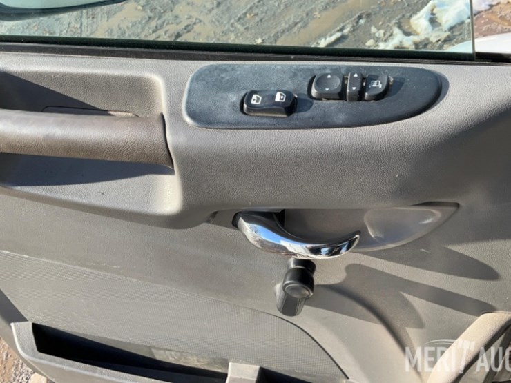 2012-peterbilt-384-image-48