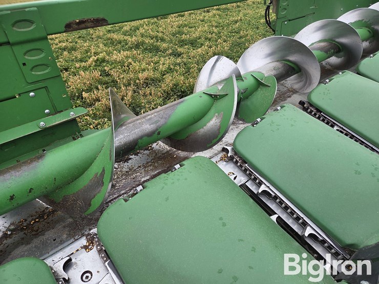 2022-john-deere-c8r-image-17