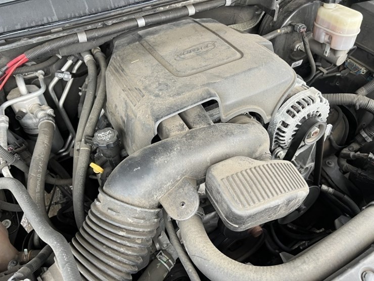 2011-chevrolet-tahoe-image-12