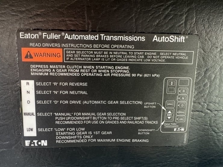 2002-freightliner-fl80-image-31