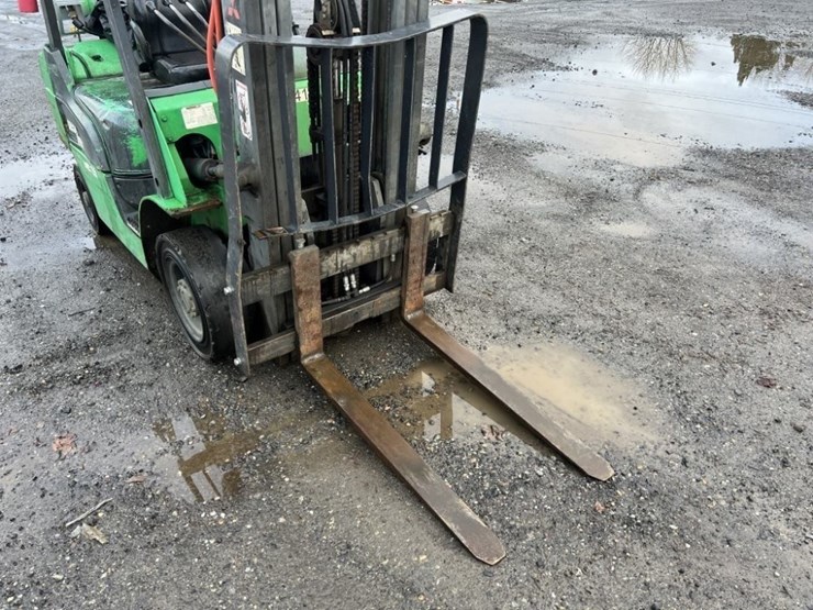 2008-mitsubishi-fg25n-image-11