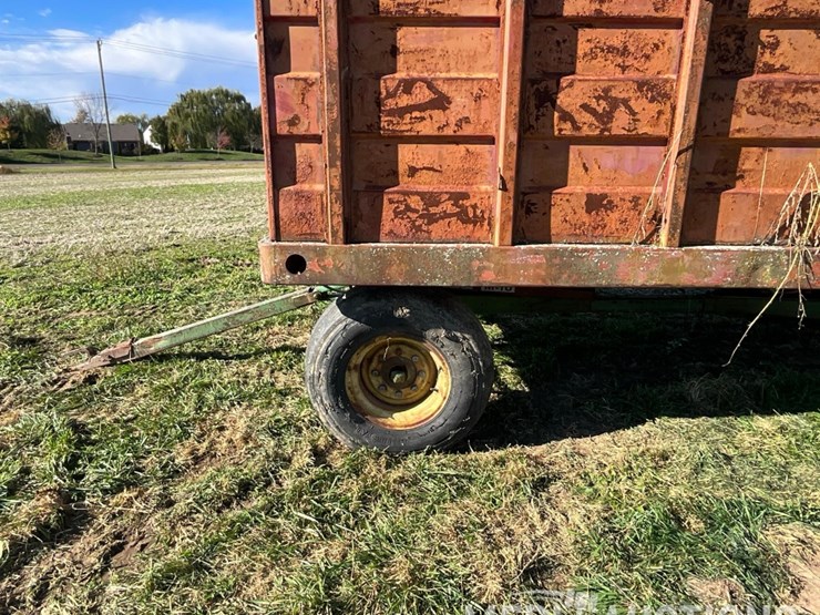 metal-barge-box-on-john-deere-running-gear-image-12