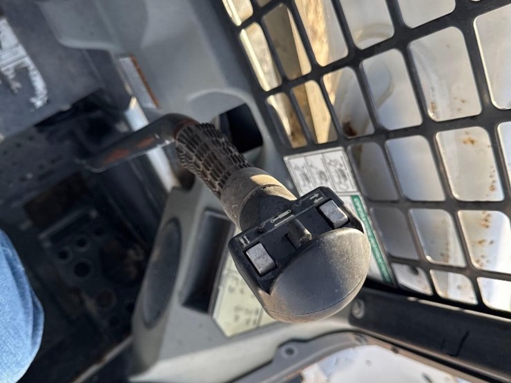 2015-bobcat-t590-image-15