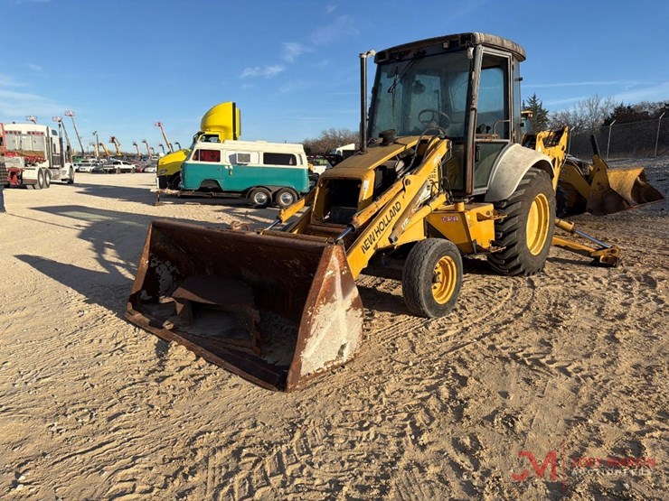 new-holland-555e-image-4