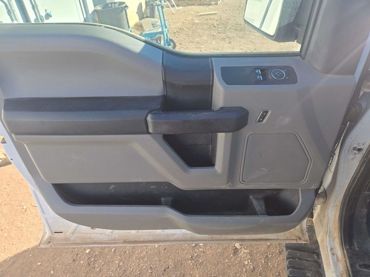 2020-ford-f150-xl-image-11