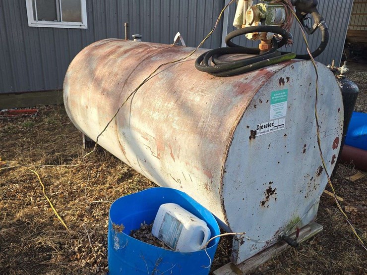 700-gallon-fuel-tank-with-pump-image-1