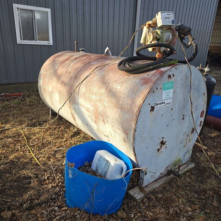 700-gallon fuel tank with pump