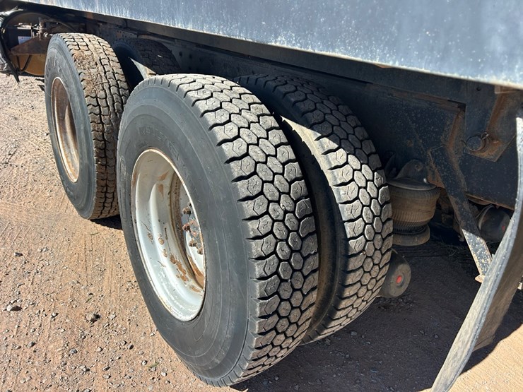 1995-international-8200-image-6