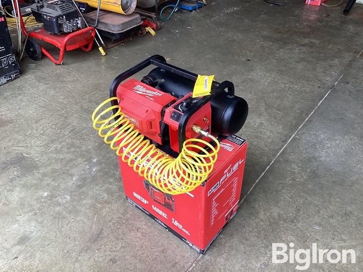 milwaukee-m18-air-compressor-image-1