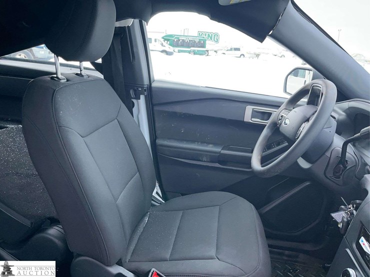 2025-ford-explorer-image-16