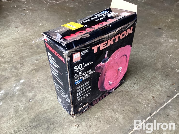 tekton-50’-3/8"-auto-retracting-air-hose-reel-image-1
