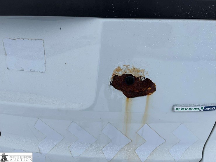 2015-ford-explorer-image-36