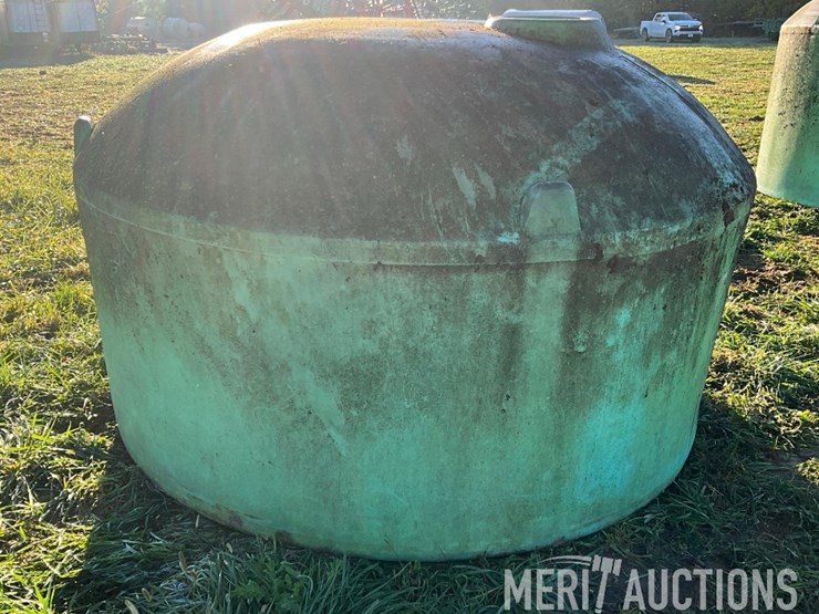 green-1,100-gallon-poly-tank-image-3