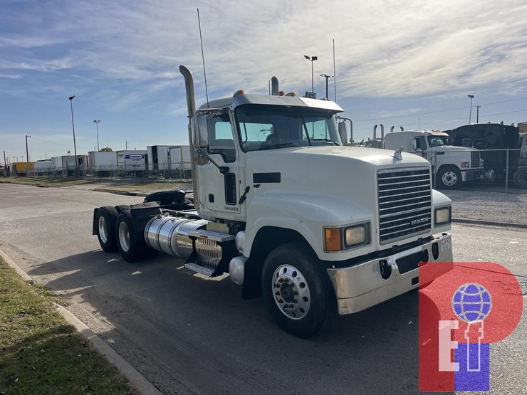 2014-mack-pinnacle-chu613-image-3