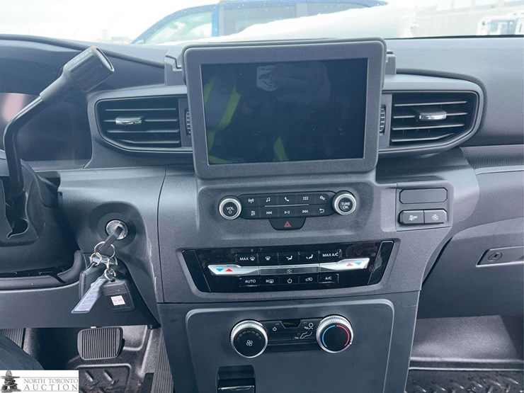 2025-ford-explorer-image-17