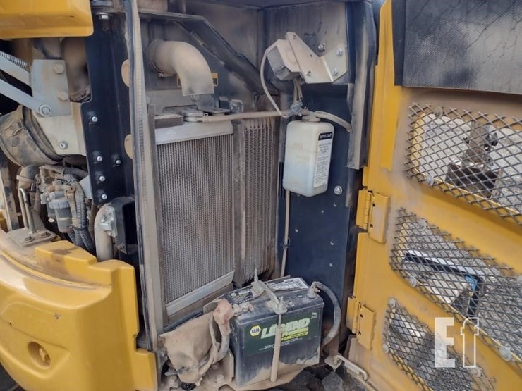 2022-deere-26g-image-43