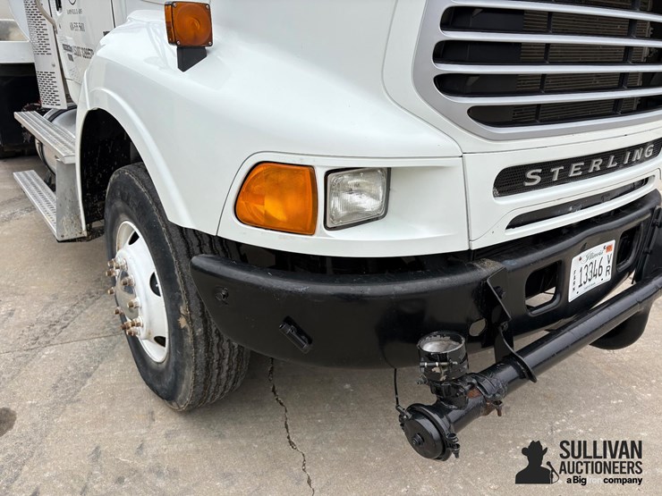 2009-sterling-l9500-image-19