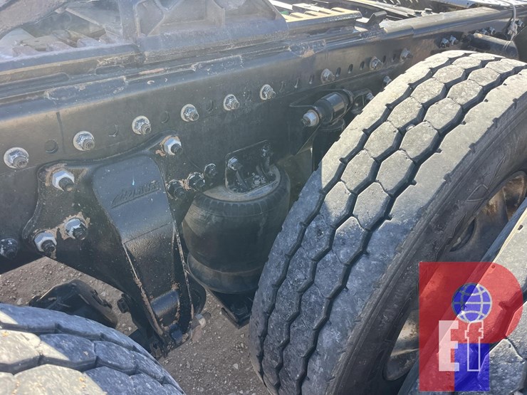 2021-freightliner-coronado-122-sd-image-6