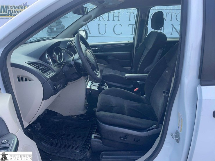 2020-dodge-grand-caravan-se-image-12