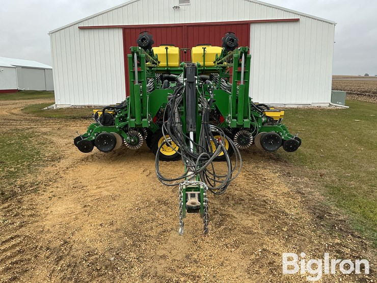 2025-john-deere-db60-image-2