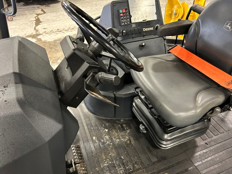 2021-deere-310sl-hl-image-52