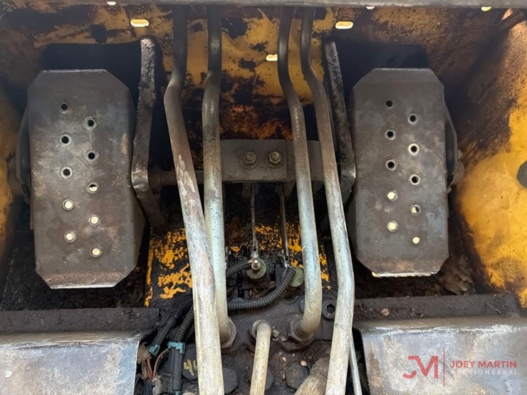 2006-new-holland-c185-image-15