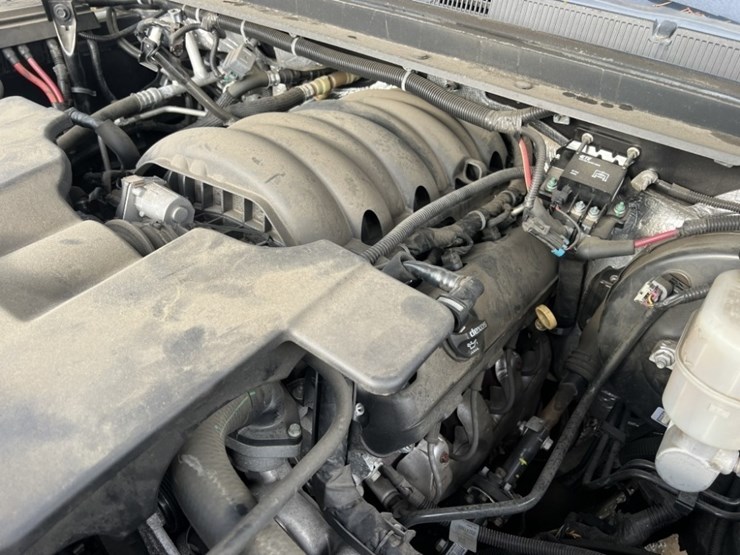 2016-chevrolet-suburban-image-11