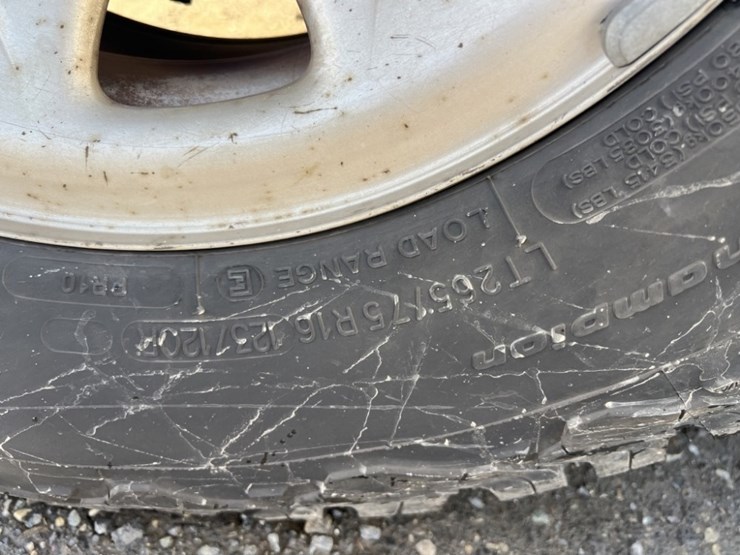 2004-chevrolet-silverado-3500-image-17